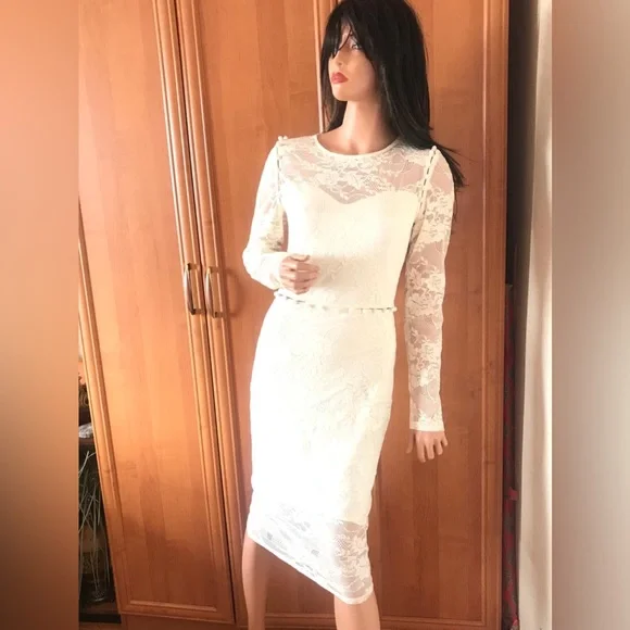 Bebe off white midi lace long sleeve dress. NWT sz M
